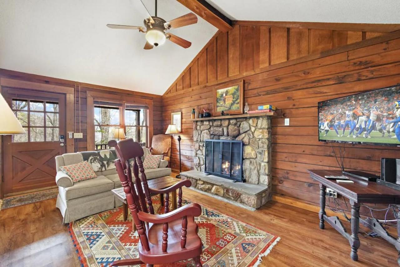 Log Cabin On Peaceful River Blowing Rock Buitenkant foto